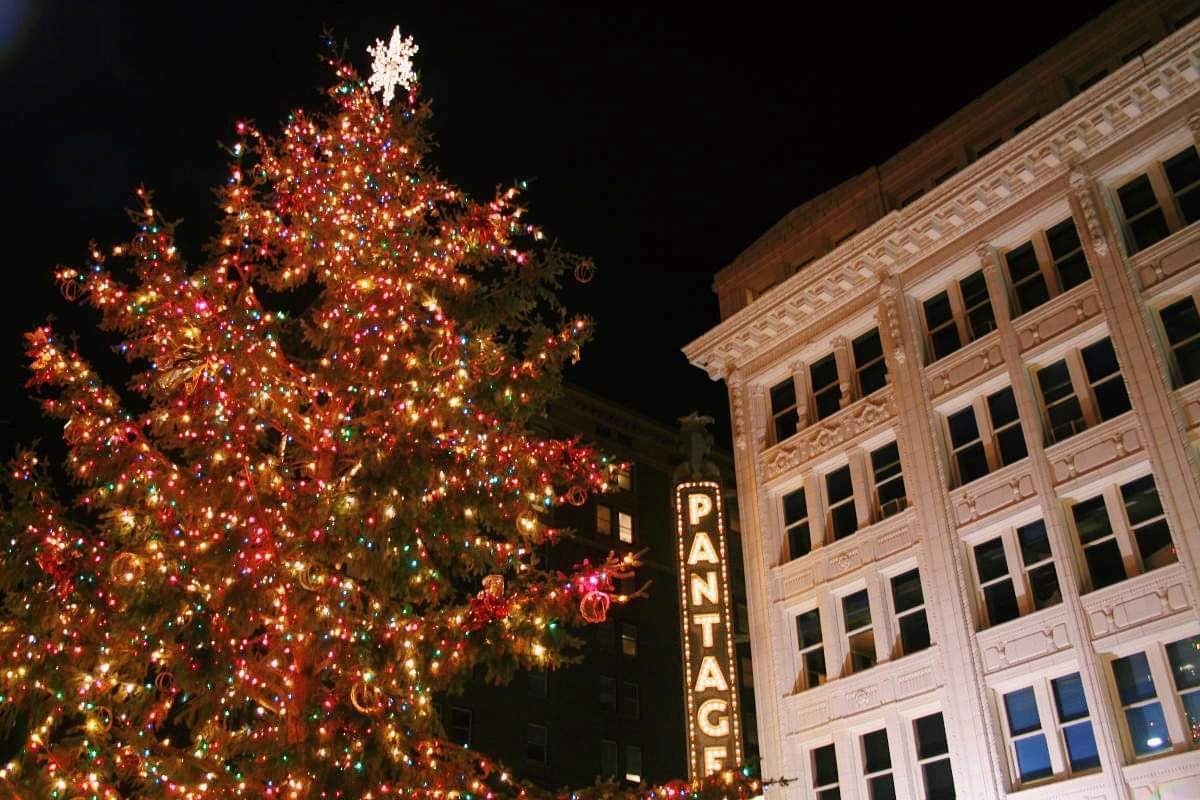 Holiday Tree Lighting Downtown Partnership